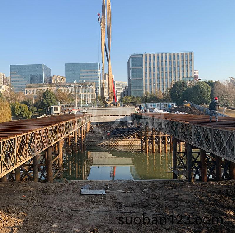 鋼棧(zhan)橋(qiao)需固定支架地(di)腳螺栓(shuan)